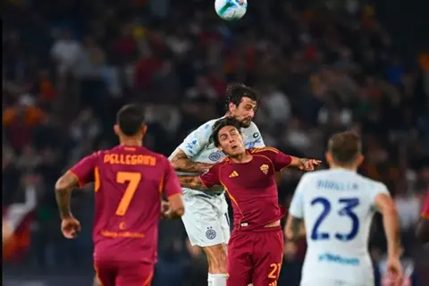 لتعويض شيخوخة الدفاع.. إنتر يتحرك نحو مدافع برشلونة